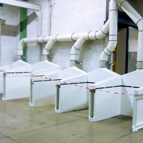 Ensemble de dosserets aspirants enveloppant - mise de déchets dans des bennes produisant des fines particules et poussières toxiques